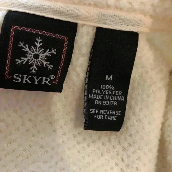 SKYR full zip white fleece with zippered side pockets.  Size M - Picture 7 of 11